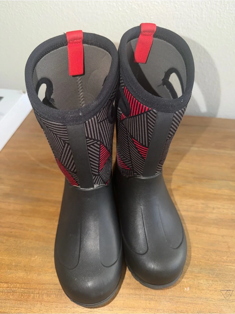 Bogs Kids Black and Red Patterned Waterproof Pull-On Boots